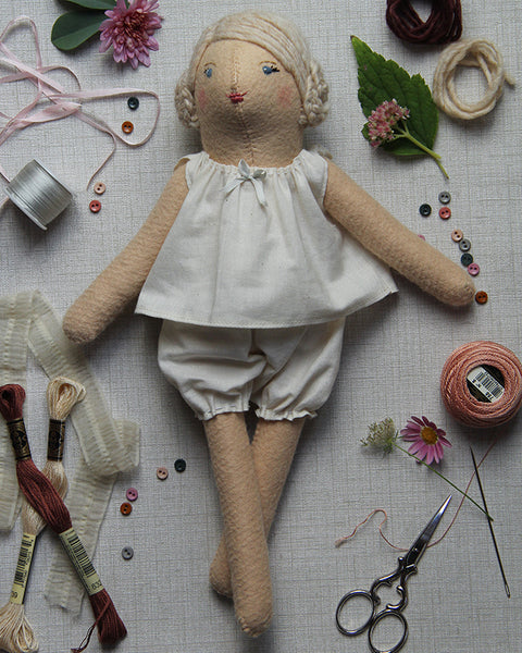 Dovegray Doll Kit: Honey